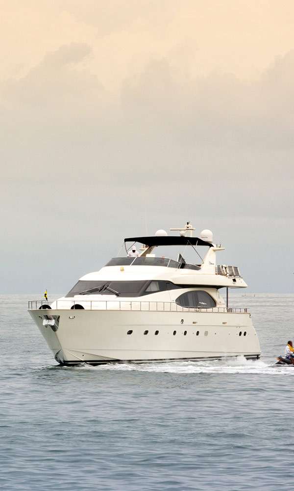 rent a yacht special offer image